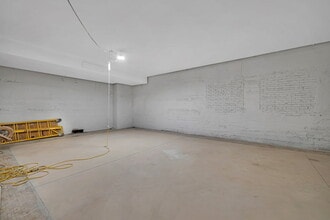 31 W Downer Pl, Aurora, IL for lease Interior Photo- Image 2 of 7