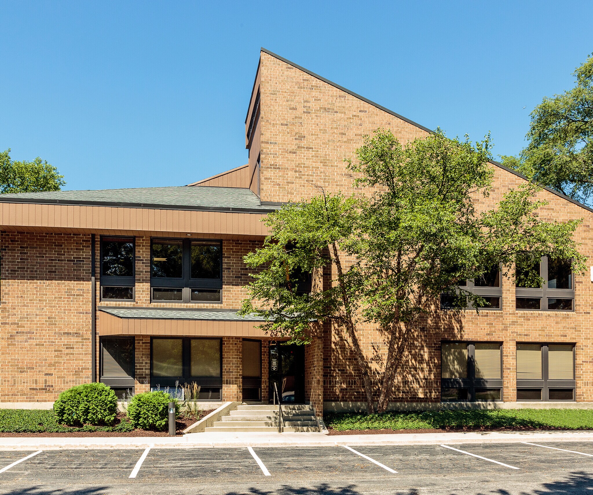 2100 Manchester Rd, Wheaton, IL for lease Primary Photo- Image 1 of 7