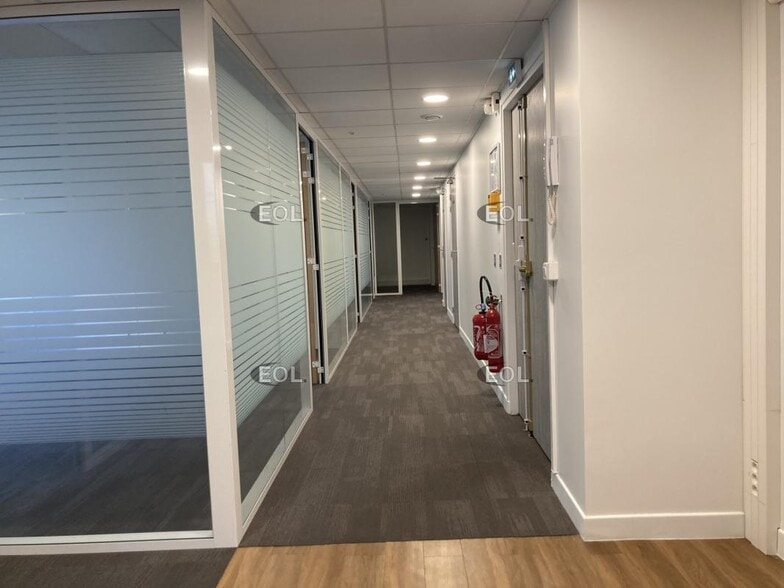 Office in Charenton-le-Pont for lease - Interior Photo - Image 3 of 4