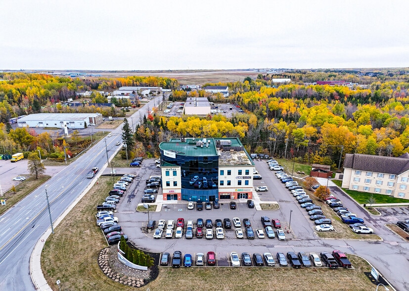 1040 Champlain St, Dieppe, NB for lease - Building Photo - Image 2 of 11