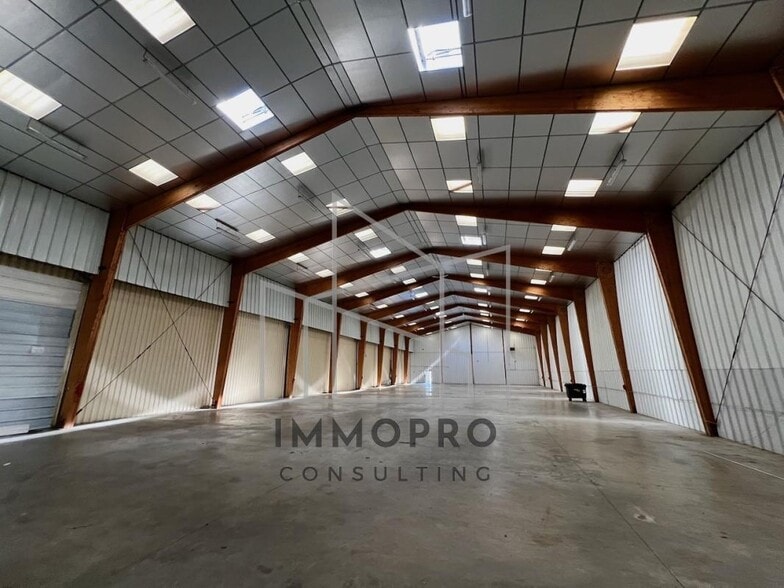 Flex in La Saussaye for sale - Building Photo - Image 3 of 10