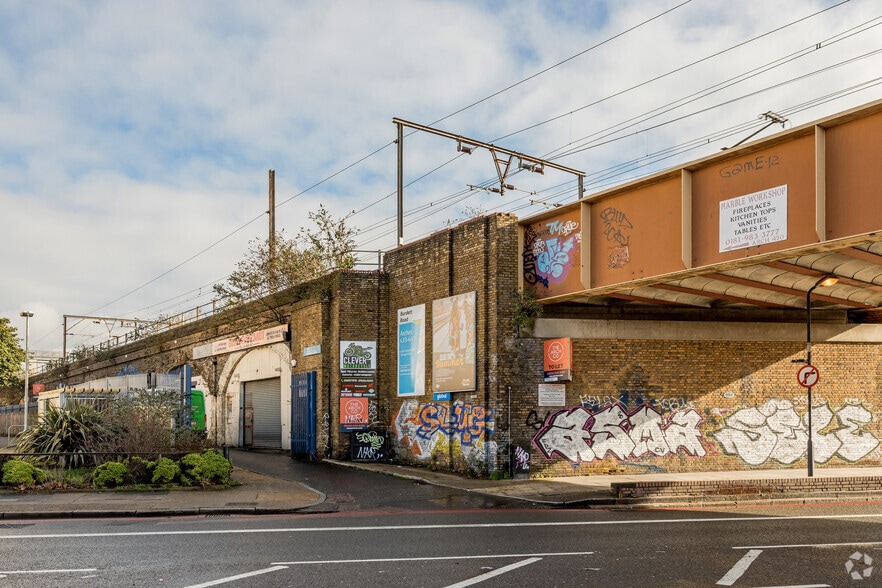 Burdett Rd, London for lease - Primary Photo - Image 1 of 5