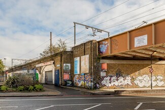 Plus de détails pour Burdett Rd, Londres - Local d'activités à louer