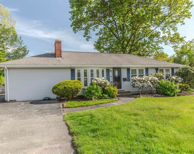 230 Airport Rd, Warwick, RI à vendre - Photo principale - Image 1 de 13