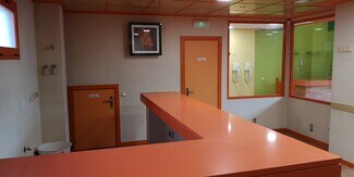 Plus de détails pour Multi-résidentiel à vendre