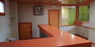 Plus de détails pour Multi-résidentiel à vendre