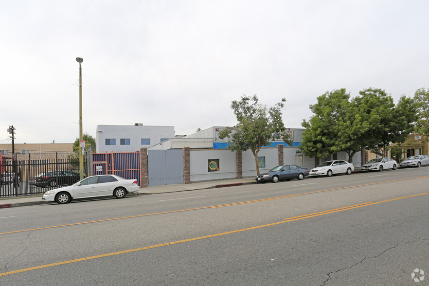 7119 Owensmouth Ave, Canoga Park, CA for lease - Primary Photo - Image 1 of 6