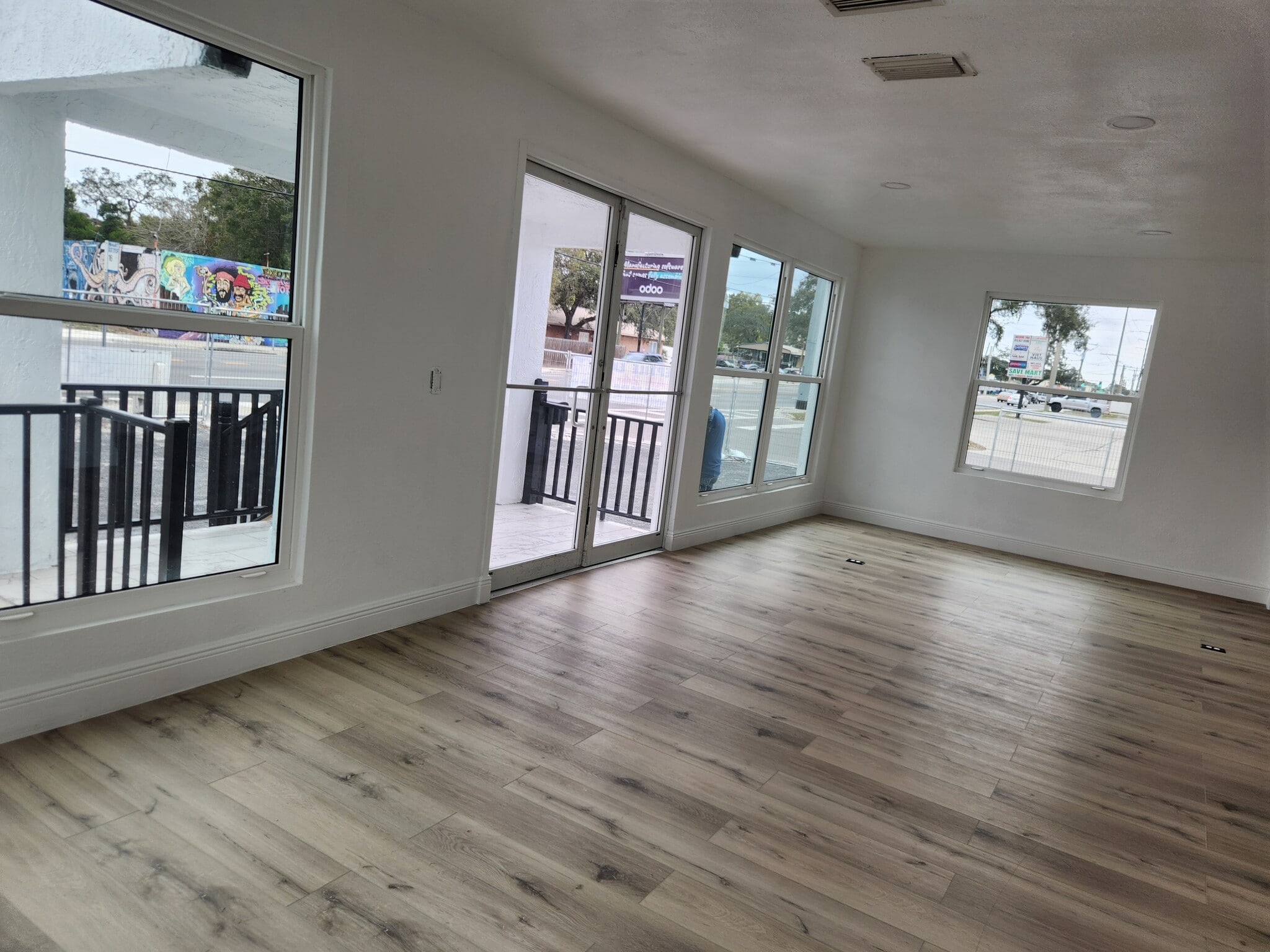 1102 W Waters Ave, Tampa, FL for lease Primary Photo- Image 1 of 7