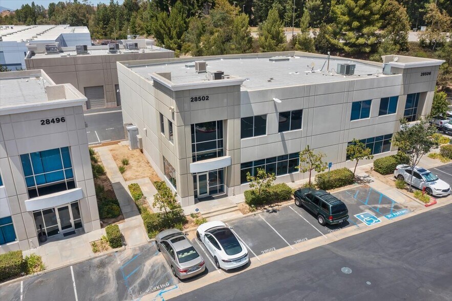 28502 Constellation Rd, Valencia, CA à vendre - Photo du bâtiment - Image 3 de 26