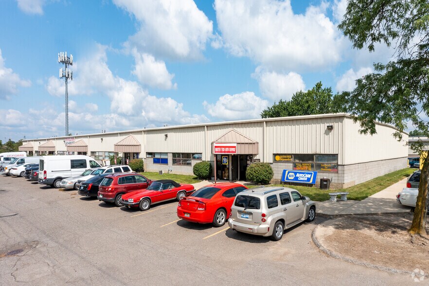 18750 Fort St, Riverview, MI à louer - Photo du bâtiment - Image 1 de 8