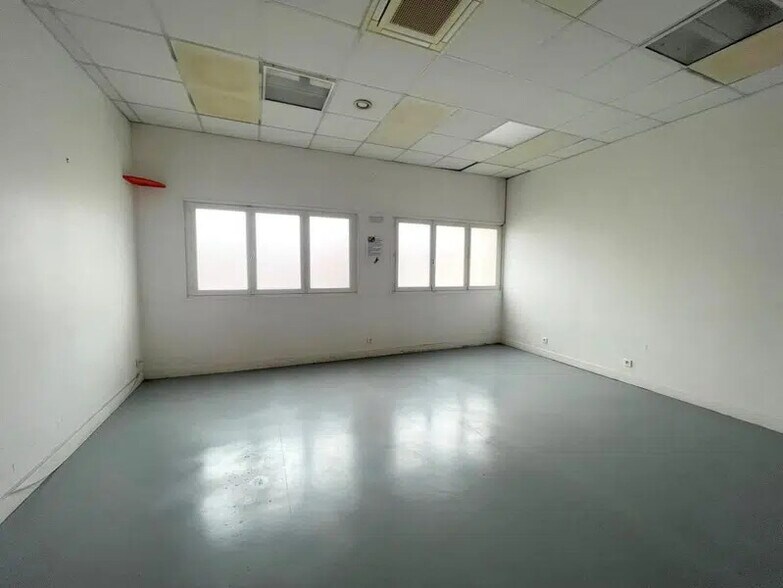Flex in Achères for sale - Interior Photo - Image 3 of 11