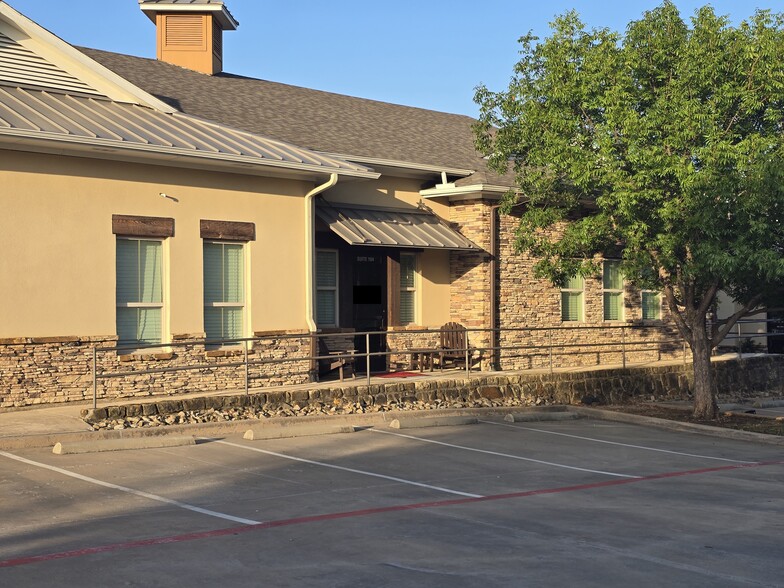 1011 Surrey Ln, Flower Mound, TX for lease - Building Photo - Image 1 of 1