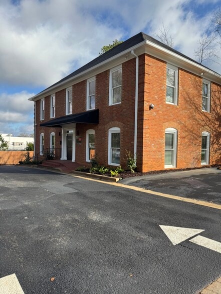 610 Colonial Park Dr, Roswell, GA for lease - Building Photo - Image 2 of 10