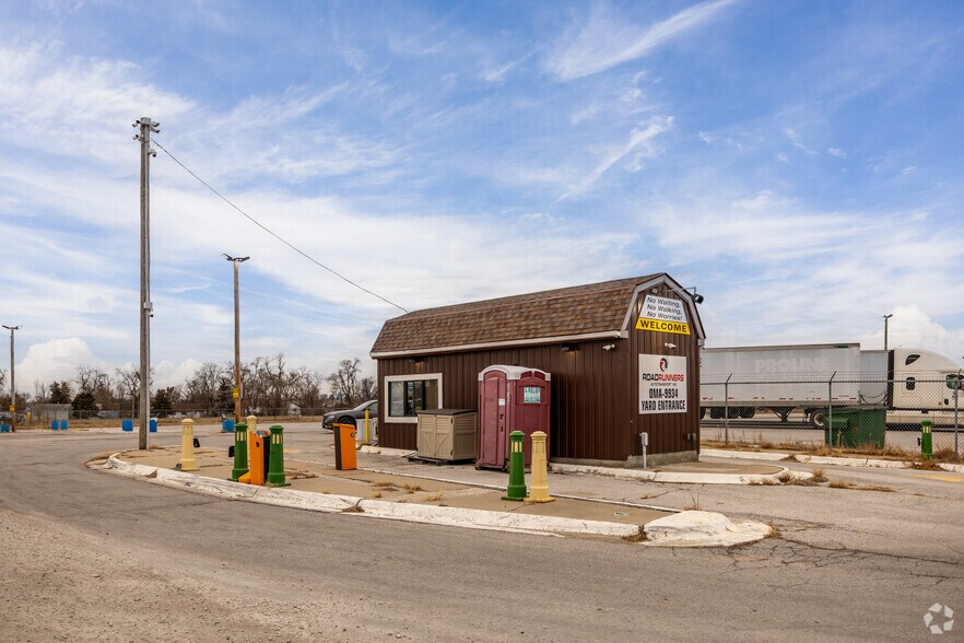 1301 E Hartman Ave, Omaha, NE à louer - Photo du bâtiment - Image 2 de 11