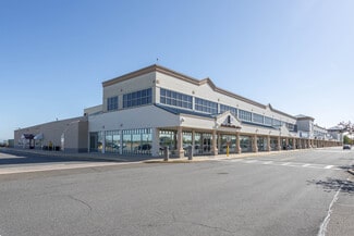 Plus de détails pour 234 Airport Plaza Blvd, Farmingdale, NY - Commerce de détail à louer