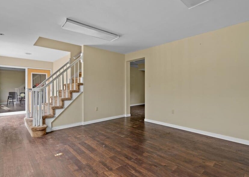 2300 State Route 208 #2288 & 2290 portfolio of 2 properties for sale on LoopNet.ca - Interior Photo - Image 3 of 42