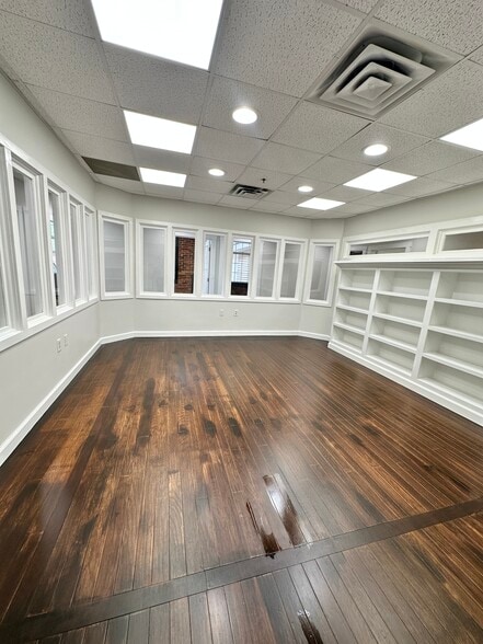 12 Damonmill Sq, Concord, MA for lease - Building Photo - Image 2 of 10