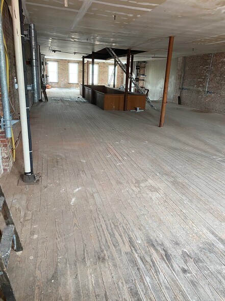 10-16 W Main St, Freehold, NJ for lease - Interior Photo - Image 3 of 5