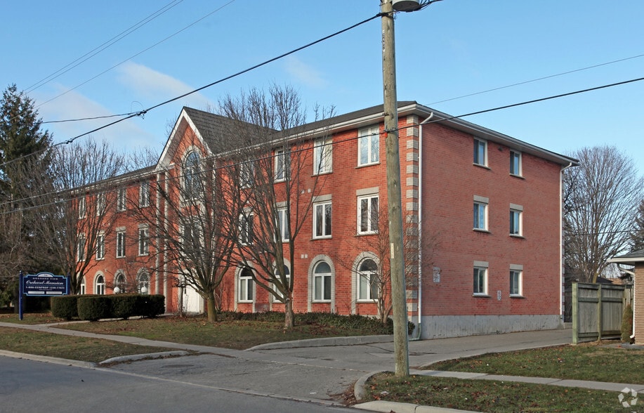 36 Orchard View Blvd, Oshawa, ON à vendre - Photo du bâtiment - Image 3 de 12