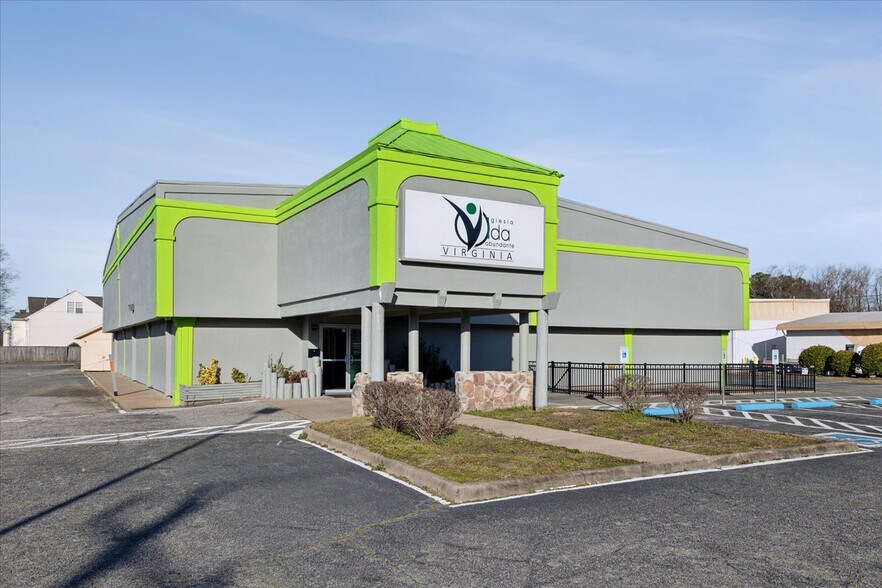 14859 Warwick Blvd, Newport News, VA for lease - Building Photo - Image 1 of 36