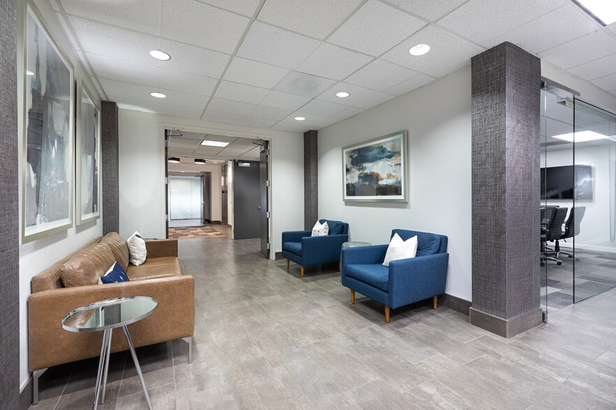 8880 rio san diego Dr, San Diego, CA for lease - Interior Photo - Image 2 of 6