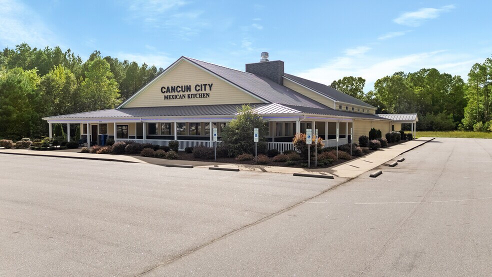 235 N Mosby Ave, Littleton, NC à vendre - Photo du bâtiment - Image 3 de 47