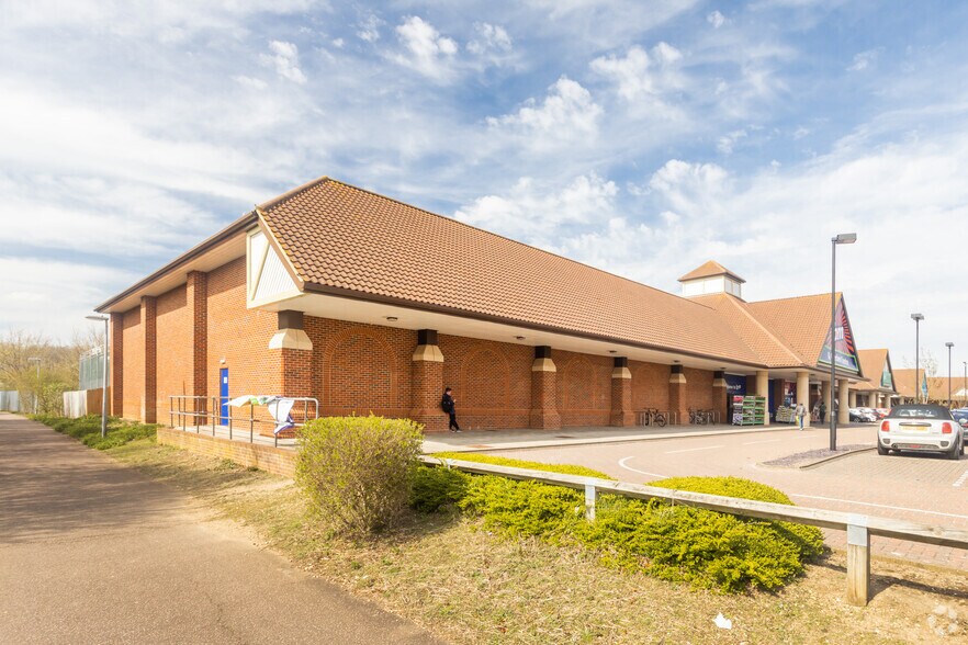 St Peters Rd, Huntingdon à louer - Photo principale - Image 1 de 5