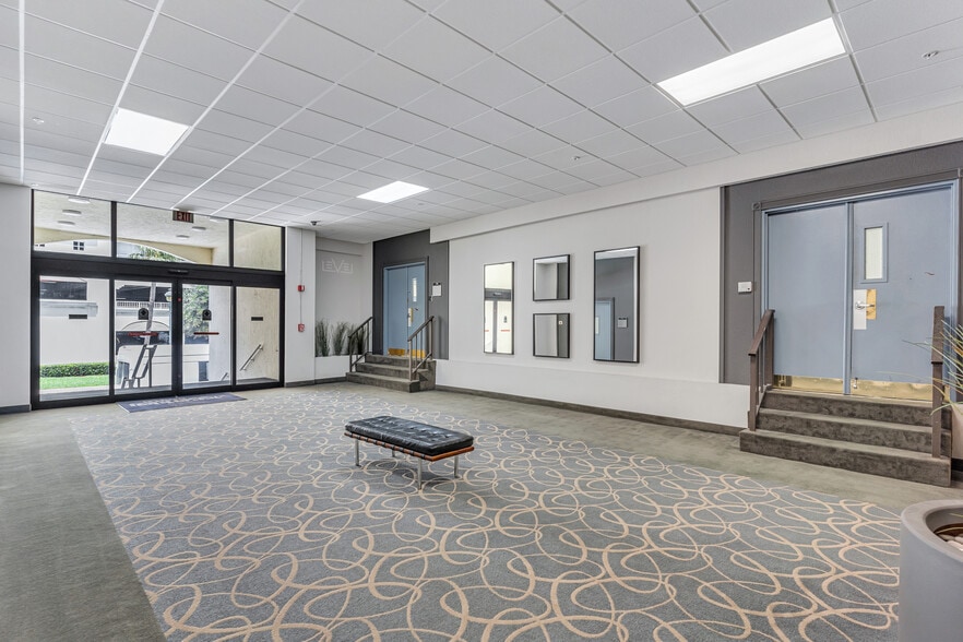 3015 N Ocean Blvd, Fort Lauderdale, FL for sale - Lobby - Image 3 of 65