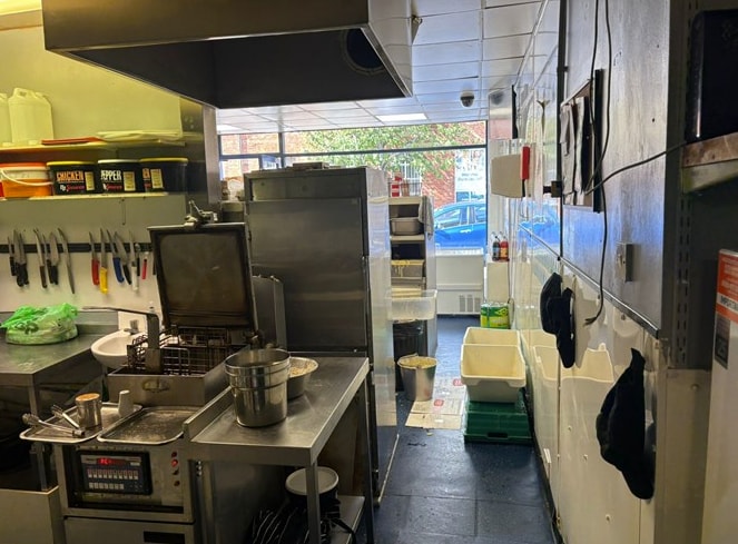 337, 341 & 343 Beersbridge Road portfolio of 3 properties for sale on LoopNet.ca - Interior Photo - Image 2 of 11