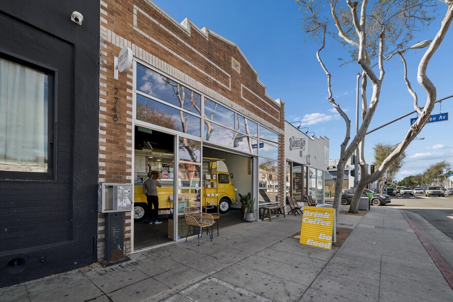7748 Santa Monica Blvd, West Hollywood, CA à vendre - Photo du bâtiment - Image 2 de 21