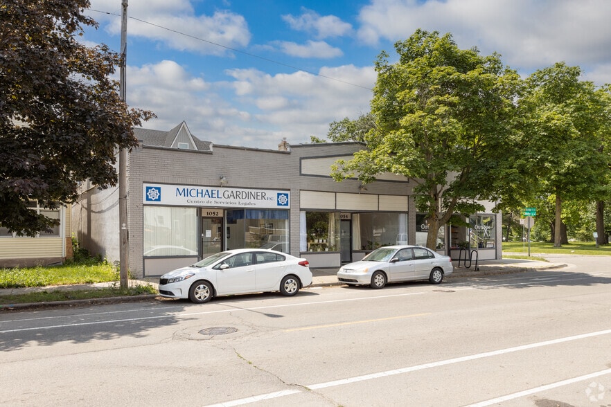 1052-1056 Bridge St NW, Grand Rapids, MI à louer - Photo du bâtiment - Image 2 de 2