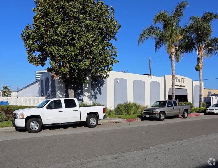 2131 S DuPont Dr, Anaheim, CA for lease - Building Photo - Image 3 of 5