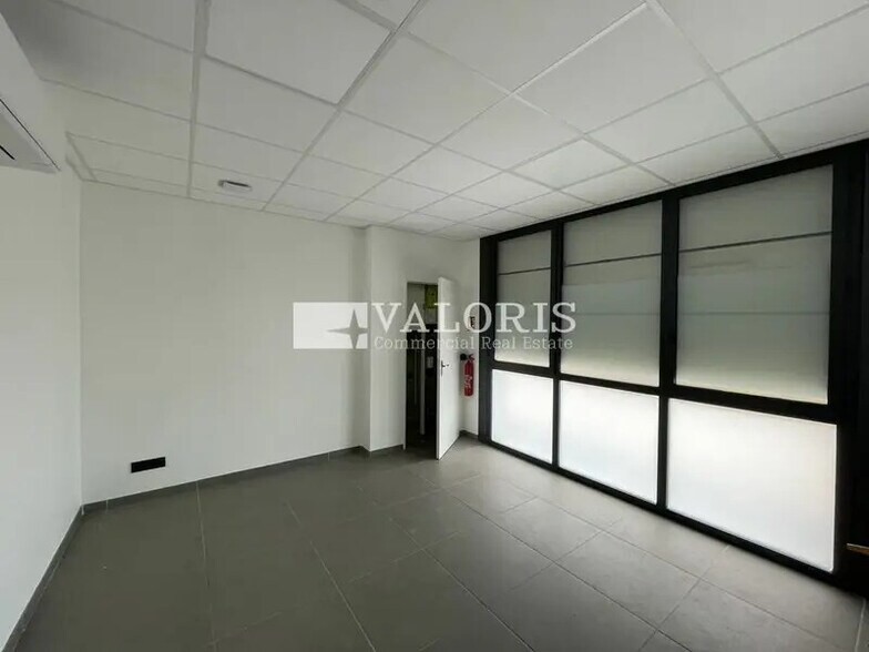 27 Rue Sainte Barbe, Sainte-Foy-lès-Lyon for lease - Interior Photo - Image 3 of 9