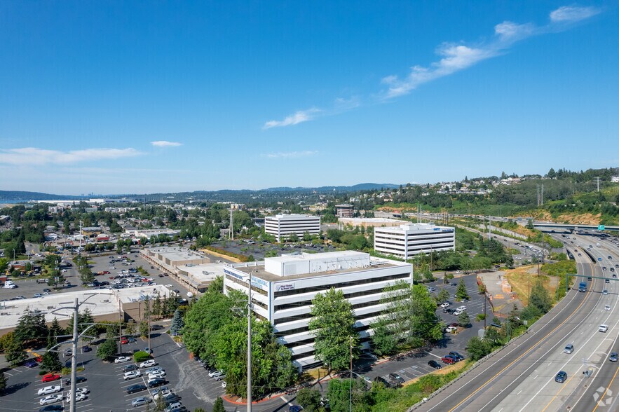 555 S Renton Village Pl, Renton, WA for lease - Building Photo - Image 3 of 7
