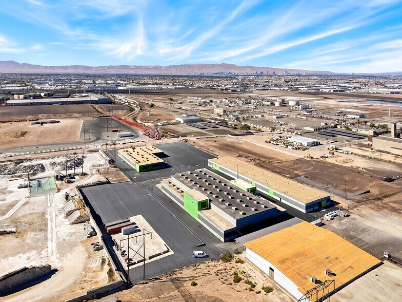 Mountain Industrial Facility portefeuille de 3 propriétés à vendre sur LoopNet.ca - Photo du bâtiment - Image 3 de 38