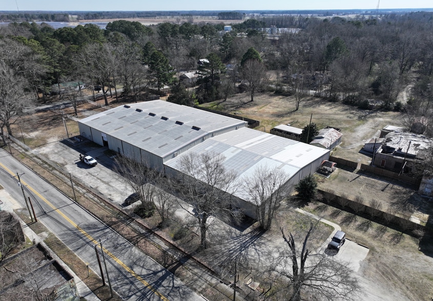 312 E 9th St, Scotland Neck, NC for lease - Primary Photo - Image 1 of 28