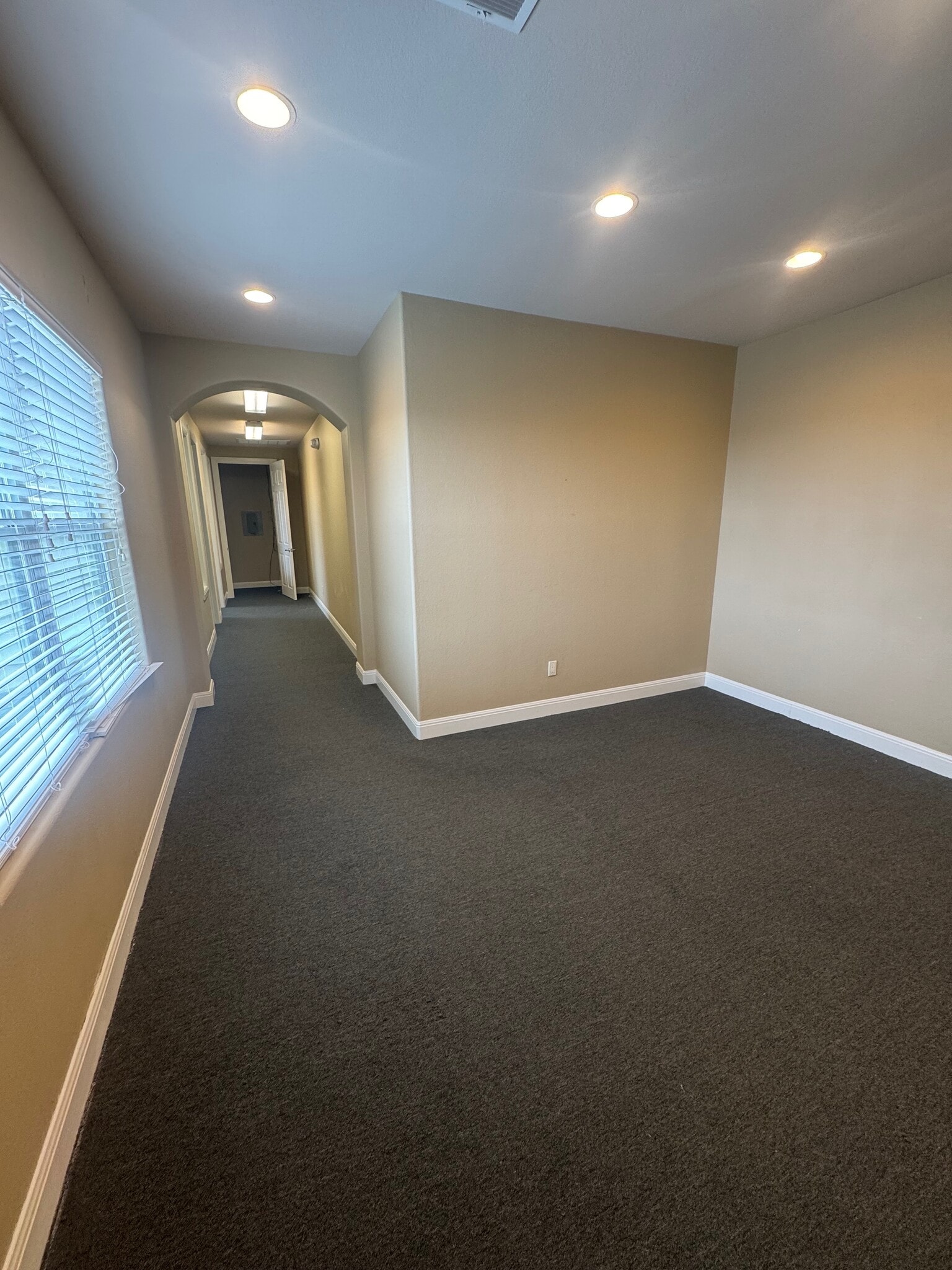 1213 Ranch Road 620 S, Lakeway, TX for lease Interior Photo- Image 1 of 5
