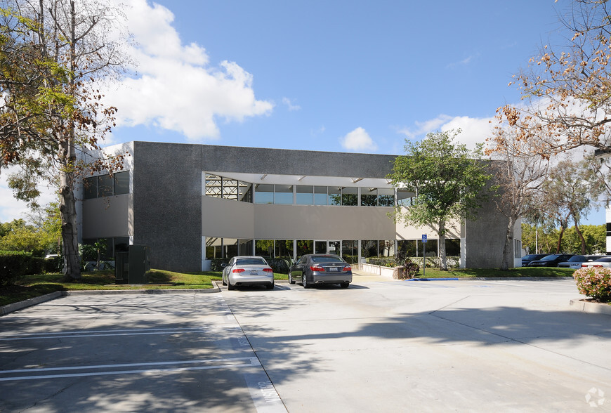 6 Bendix, Irvine, CA à louer - Photo du bâtiment - Image 1 de 4