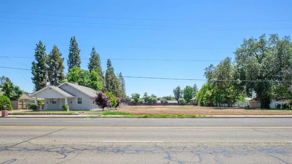 5458 E Tulare St, Fresno, CA à vendre - Photo du bâtiment - Image 3 de 7