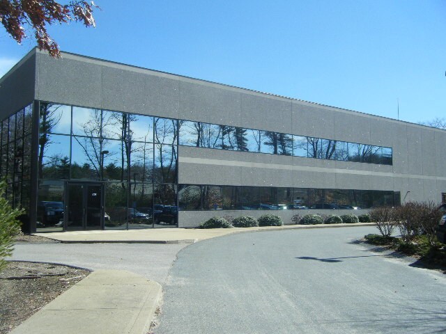 475 Paramount Dr, Raynham, MA à vendre - Photo du bâtiment - Image 2 de 14