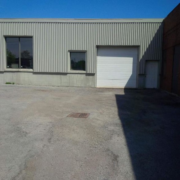 325 Welland Ave, St Catharines, ON for lease - Building Photo - Image 2 of 12