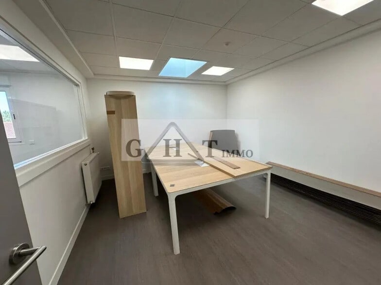 Office in Montgeron for lease - Interior Photo - Image 3 of 3