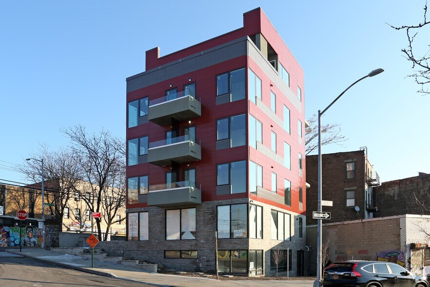 1202 Astoria Blvd, Astoria, NY à louer - Photo du bâtiment - Image 2 de 6