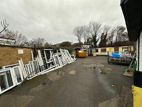 37-39 Upper Halliford Rd, Shepperton for lease Building Photo- Image 2 of 5