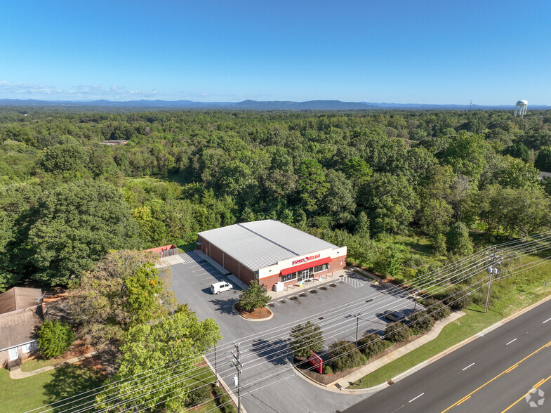 3107 Springs Rd NE, Hickory, NC for lease - Building Photo - Image 2 of 5