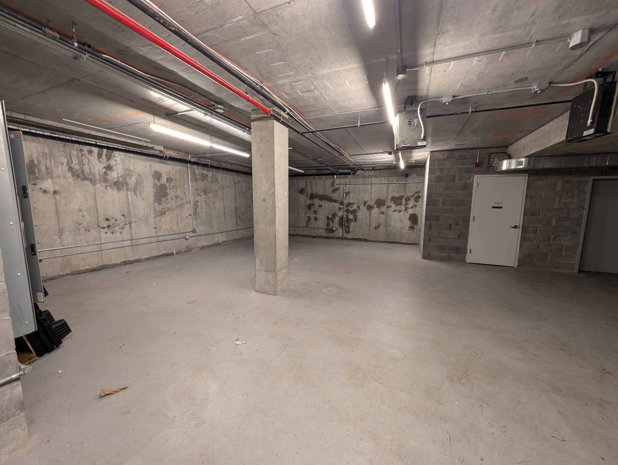 500 W 22nd St, New York, NY for lease Interior Photo- Image 1 of 3