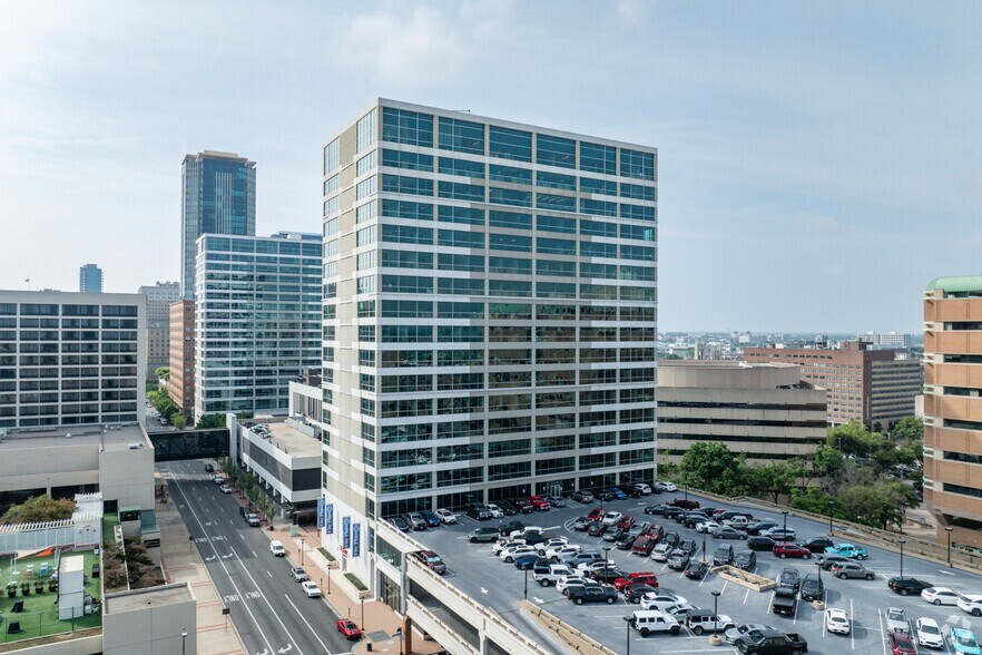 100 Throckmorton St, Fort Worth, TX for lease - Building Photo - Image 2 of 12