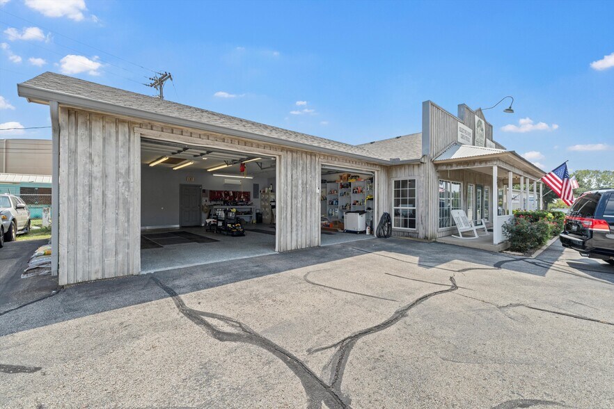 9900 Woodway Dr, Waco, TX for sale - Building Photo - Image 2 of 11