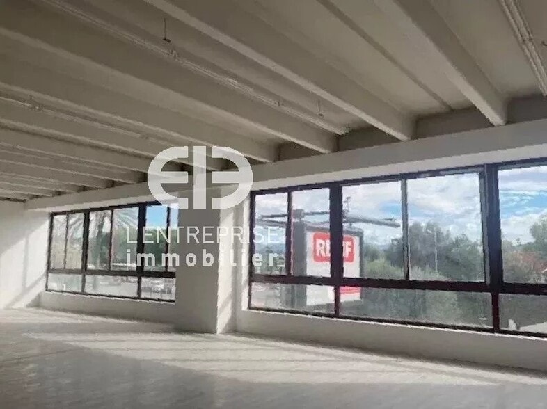 Office in Villeneuve Loubet for lease - Interior Photo - Image 2 of 9
