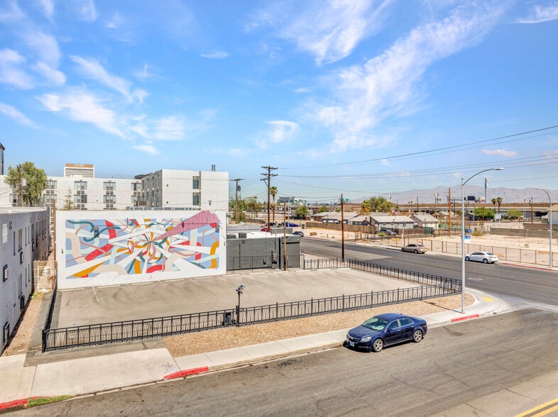 818 Stewart Ave, Las Vegas, NV for lease - Building Photo - Image 3 of 17